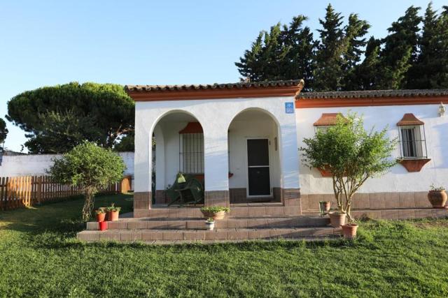 Chalet con piscina, amplio jardin y aire acondicionado