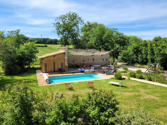 Gîte campagne famille 15 pers Piscine chauffée Jeux enfants Pétanque