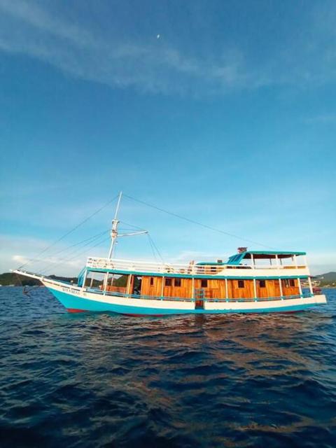 KOMODO BOAT CHARTER