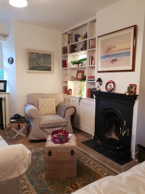 Kiltoy Cottage, Cosy 2 bedroomed Gate Lodge Cottage