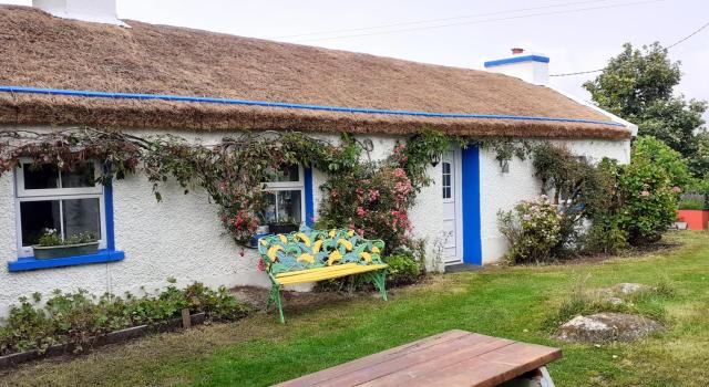 The Rockhouse - Cosy stone built Thatch Cottage