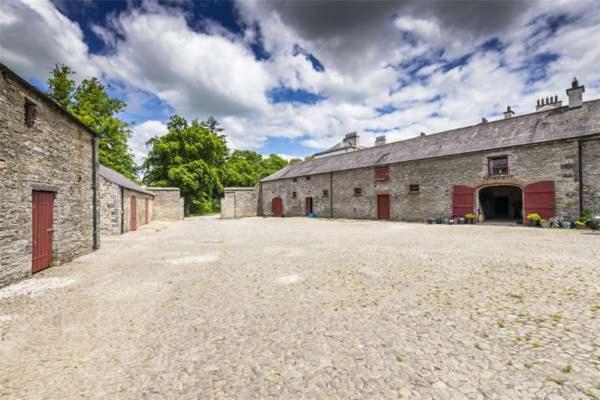 2 Bed Courtyard Apartment at Rockfield House Kells in Meath - Short Term Let