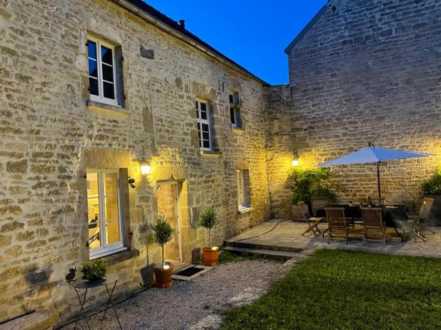 La Closerie de Gigny Maison Templiere avec Piscine,jacuzzi