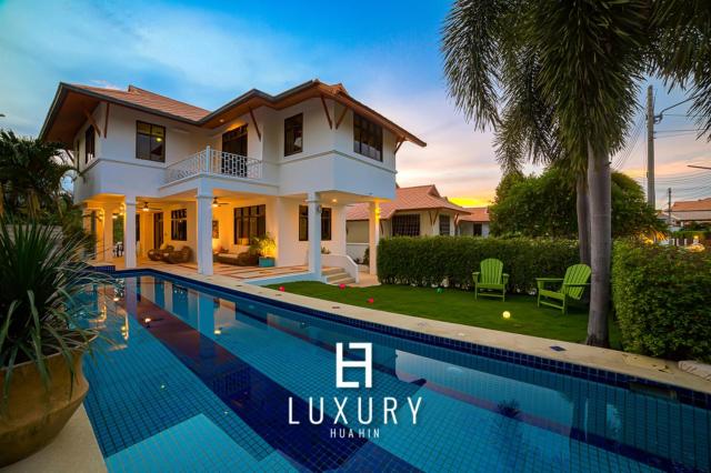 Modern Pool villa, 4 Bedroom Close to Beach - HV