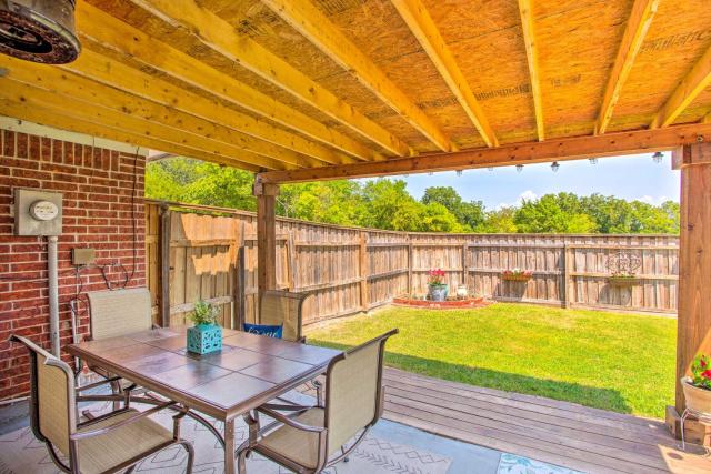 Family-Friendly Rowlett Home about 23 Mi to Dallas