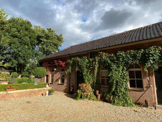 Betsey Trotwood. Historic stylish 2-bed cottage.