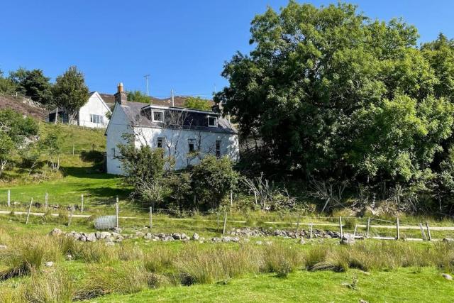 Beautiful cottage in a wonderful Highland setting