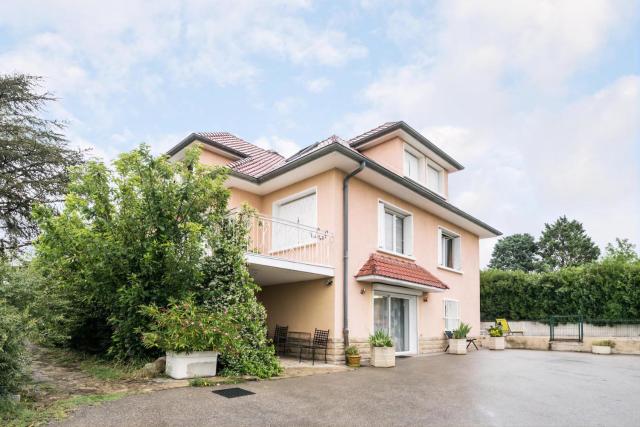 Appartement Indépendant en maison à 15 MIN de LYON