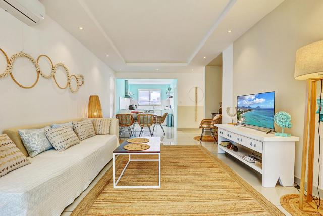 EUREKA-SUR-MER Stylish & Cosy Apartment, 100 mts from beach, pool