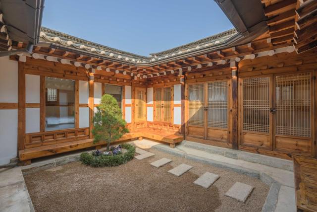 Luxury hanok with private bathtub - SN02