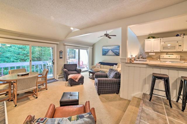 Harbor Springs Condo with Fireplace Near Skiing!