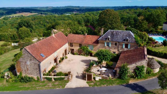 La Vieille Ferme: superbe complexe de 3 gîtes en pierre avec Piscine au coeur du Périgord Noir