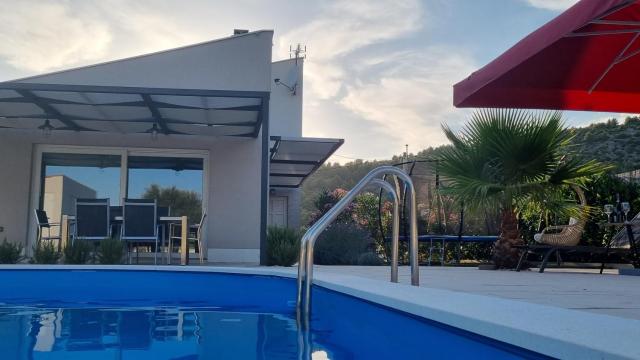 Villa Loni Trogir Marina with pool 55 m2 - 3 e-bike free use