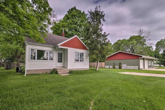 Torch Bay Hideaway Cottage Near Torch Lake