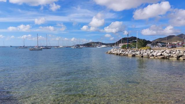 Appartement PIEDS DANS L'EAU VUE MER ACCES PLAGE ET PISCINE