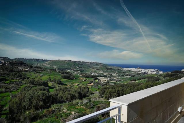 Cliff Edge Apartment in Xaghra