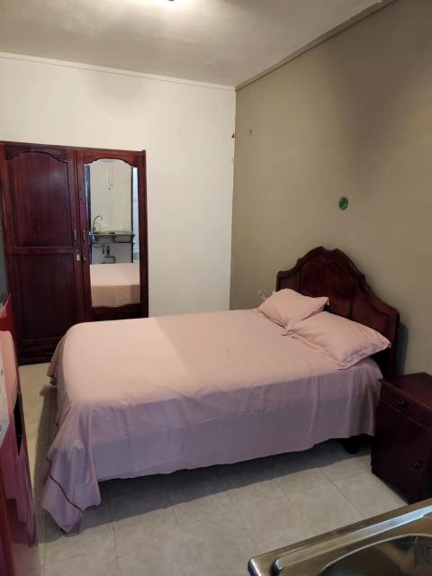 Backpackers rental room/bathroom only