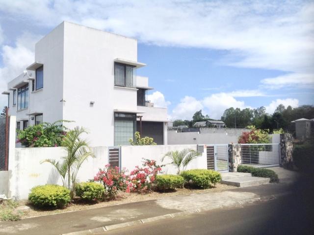 Spacious luxury villa in the heart of cybercity