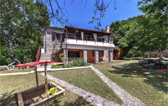 5 Bedroom Awesome Home In Labin