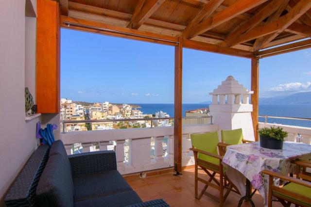 Beautiful newly apt with sea view, near the center