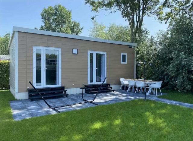 Prachtige nieuwe chalet met tuin op De Friese Wadden