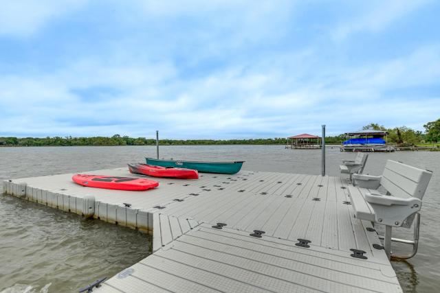 Family-Friendly Alvarado Lake Home with Dock