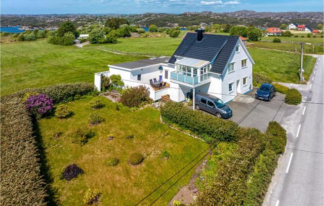 Beautiful Apartment In Egersund With Kitchen