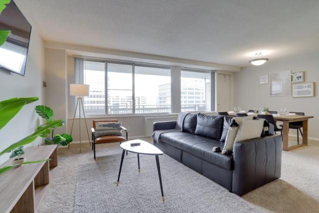 Amazing 2 Bedroom Apartment at Arlington With Gym