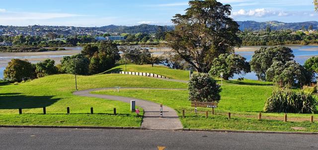 Pohutukawa Lodge by Orewa Beach