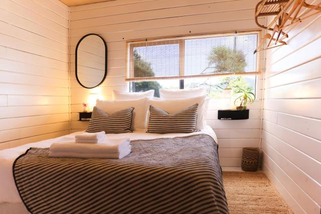 Boho Hill Apartment - Great Barrier Island Escape