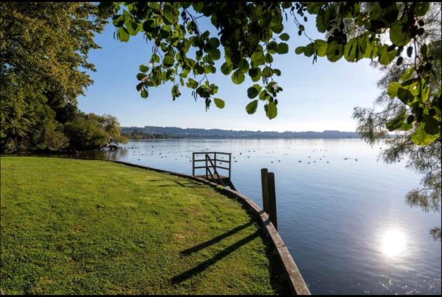 Lakeside & Tennis Court Paradise