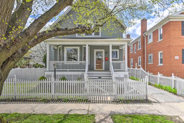 Oak Park Home with Fire Pit - 5 Mi to Garfield Park!