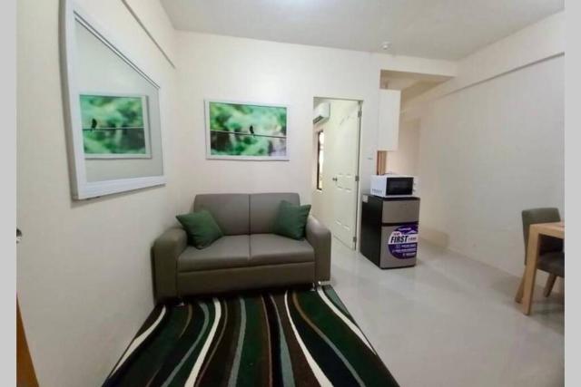 Modern 1-bedroom condo in vibrant Malabanias