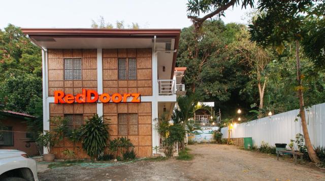 RedDoorz @ Camp Saint John Hotel La Union