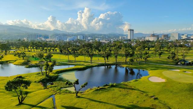 Dreamy 2BR condo, with a golf course view