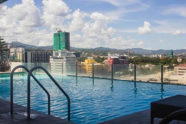 Mabolo garden flat a5 Rooftop Pool Shortwalk to Ayala Mall