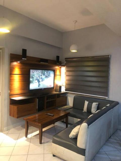 3BR 70sqm Free internet, Penthouse unit in Ermita, Manila near US Embassy