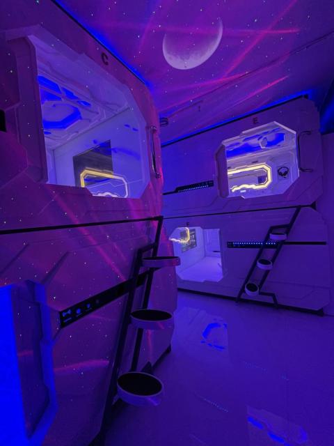 BMAX SPACEPODS sleep in space - 4mins from Mactan Airport