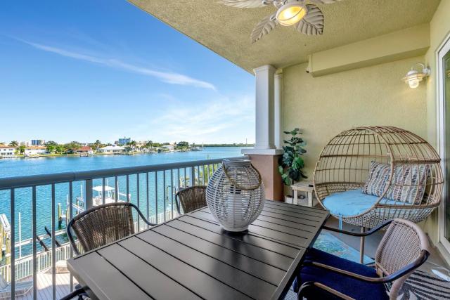 Waterfront -3BR - 2Kings -Pool Balcony - Beach