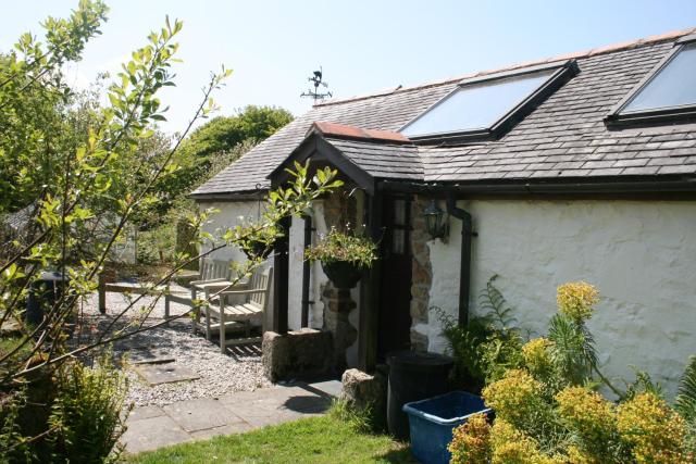 Cosy barn on rural smallholding with alpacas, goats & pigs