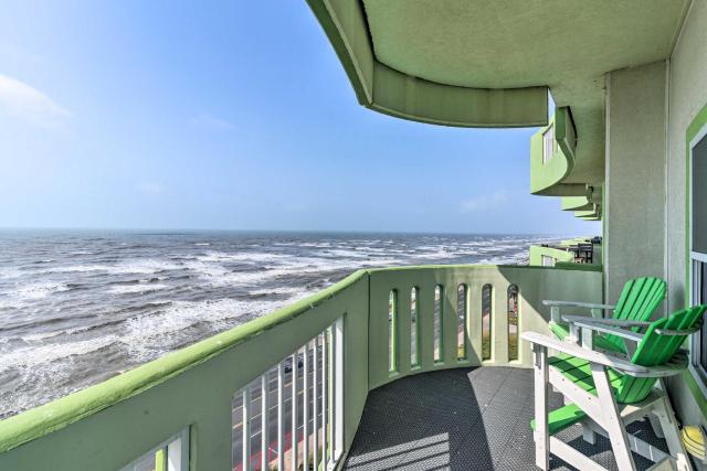 Pool Access, Walk to Beach Galveston Condo!