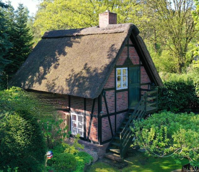 Ferienhaus unter Reet im Heidedorf Sankt Dionys bei Lüneburg