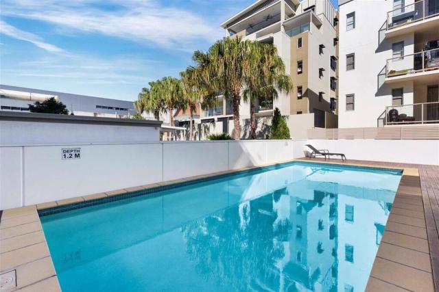 Merivale stay in South Brisbane two beds two baths one parking