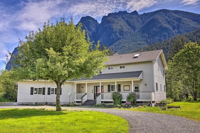 Riverside North Bend Oasis Stunning Mountain View