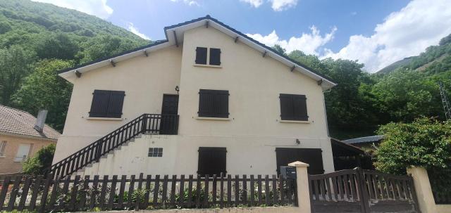 Maison 15 personnes aux pieds des Pyrénées