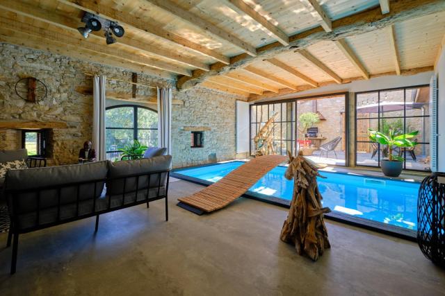 Loft Industriel privé climatisé Piscine intérieure Terrasse SPA et jardin