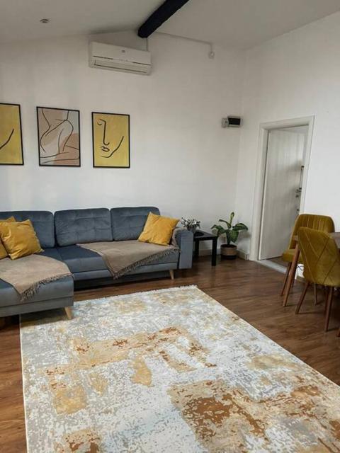 Apartament la casa