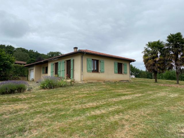 Maison en campagne avec vue sur les Pyrénées