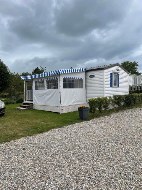 Mobil-home 4/6 Personnes , terrasse couverte ,piscine chauffée .