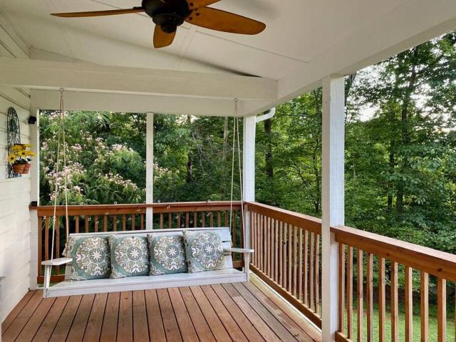 Beautiful 2 BR 1 BA Cabin in Blue Ridge Mountains: The Little White House